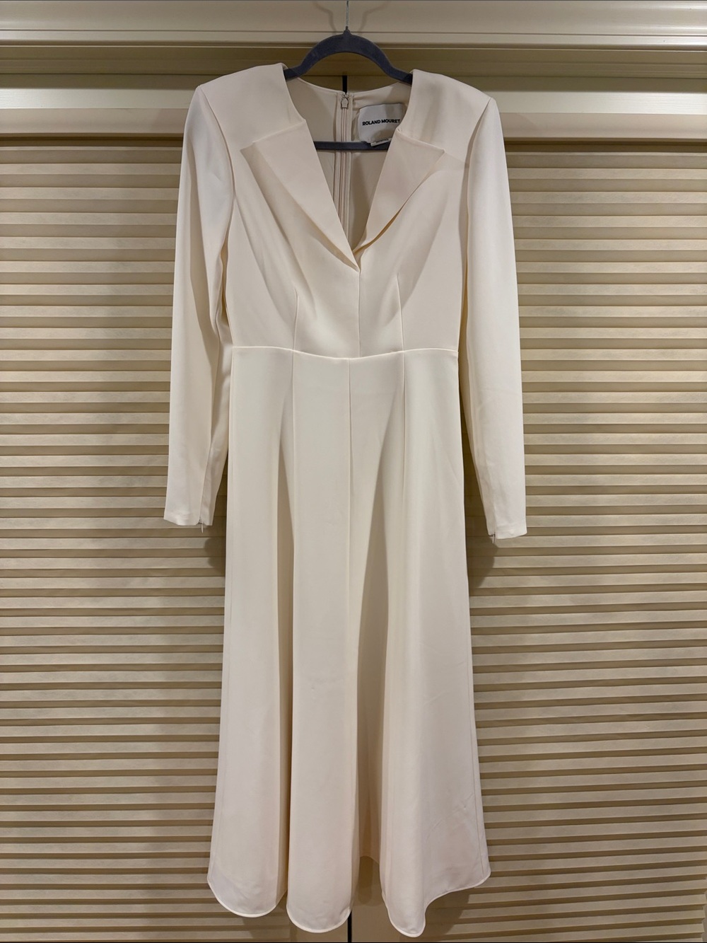 NWOT Roland Mouret Cream Long-Sleeve Midi Dress with V-Neck, Size US 4